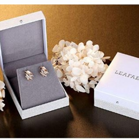 Leafael Wish Stone Made with Swarovski Crystals - Picture 2 of 3